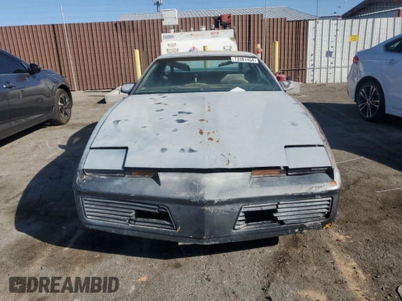 1983 Pontiac Firebird z VIN 1G2AS87H4DL227631, wystawiony jako Copart lot #73381454 z przebiegiem 92 009 mil mil oraz Czysty tytuł • Clean title. Historia ofert i sprzedaży dostępna na DreamBid. Obrazek 5.