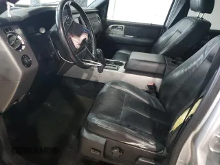 2017 Ford Expedition XLT z VIN 1FMJU1HT6HEA43801, wystawiony jako Copart lot #53719185 z przebiegiem 165 978 mil mil oraz Szkody całkowita. Historia ofert i sprzedaży dostępna na DreamBid. Obrazek 7.