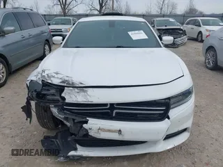 2015 Dodge Charger SE z VIN 2C3CDXBGXFH812015, wystawiony jako IAAI lot #41869666 z przebiegiem 108 823 mil mil oraz . Historia ofert i sprzedaży dostępna na DreamBid. Obrazek 12.