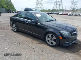 2011 Mercedes-Benz C 300 Sport z VIN WDDGF8BB6BR153397, wystawiony jako IAAI lot #42289677 z przebiegiem 96 010 mil mil oraz . Historia ofert i sprzedaży dostępna na DreamBid. Obrazek 1.