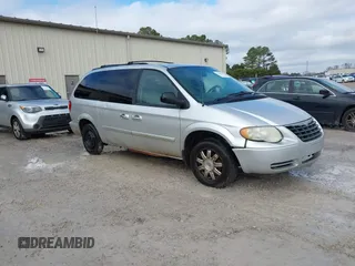 2006 Chrysler Town & Country LWB Touring with VIN 2A4GP54LX6R859617, listed as a IAAI auction lot 41484842 with 283,845 mi miles. Bid and sale history available at carsss.com. Image 1.