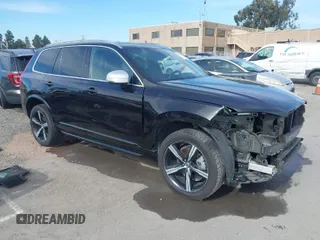 2018 Volvo XC90 T6 R-Design z VIN YV4A22PM5J1384689, wystawiony jako IAAI lot #41697551 z przebiegiem 67 862 mil mil oraz . Historia ofert i sprzedaży dostępna na DreamBid. Obrazek 1.