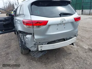 2019 Toyota Highlander SE with VIN 5TDJZRFH8KS727883, listed as a IAAI auction lot 41882956 with 56,043 mi miles. Bid and sale history available at carsss.com. Image 20.
