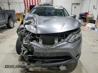 2017 Nissan Rogue SV with VIN JN1BJ1CR1HW132881, listed as a Copart auction lot 45115905 with 61,524 mi miles and Salvage title. Bid and sale history available at DreamBid. Image 5.