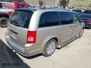 2008 Chrysler Town & Country Limited with VIN 2A8HR64X48R735030, listed as a IAAI auction lot 41997359 with 136,778 mi miles. Bid and sale history available at carsss.com. Image 4.