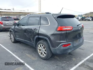 2014 Jeep Cherokee Latitude z VIN 1C4PJLCS2EW217130, wystawiony jako IAAI lot #41782039 z przebiegiem 129 080 mil mil oraz . Historia ofert i sprzedaży dostępna na DreamBid. Obrazek 3.