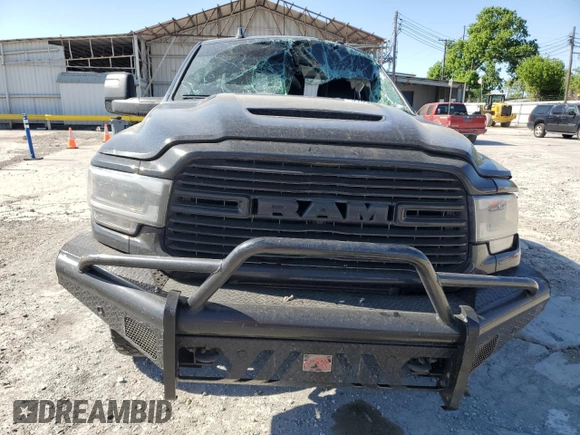 2023 Ram 2500 Laramie z VIN 3C6UR5FLXPG618137, wystawiony jako Copart lot #51846005 z przebiegiem Nie podano mil oraz Szkoda całkowita • Salvage title. Historia ofert i sprzedaży dostępna na DreamBid. Obrazek 13.