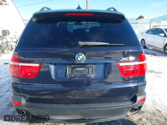 2008 BMW X5 3.0si with VIN 5UXFE43558L001891, listed as a IAAI auction lot 41276202 with 93,376 mi miles. Bid and sale history available at carsss.com. Image 17.