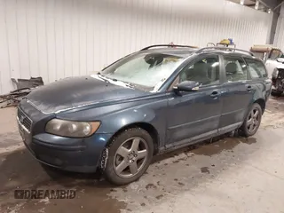 2005 Volvo V50 with VIN YV1MJ682852096117, listed as a IAAI auction lot 41532856 with 122,262 mi miles. Bid and sale history available at carsss.com. Image 2.