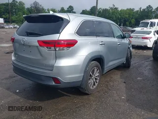 2018 Toyota Highlander SE с VIN 5TDJZRFH1JS545568, выставлен на аукционе IAAI как лот 42582513 с пробегом 120 695 миль миль и . История ставок и продаж доступна на DreamBid. Изображение 4.