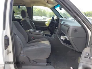 2006 Chevrolet Silverado 1500 LT2 with VIN 1GCEK19B26Z118338, listed as a IAAI auction lot 42157726 with 211,133 mi miles and . Bid and sale history available at DreamBid. Image 5.
