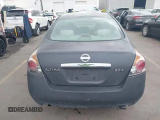 2007 Nissan Altima 2.5 with VIN 1N4AL21E17N458215, listed as a IAAI auction lot 41943990 with 190,234 mi miles. Bid and sale history available at carsss.com. Image 16.