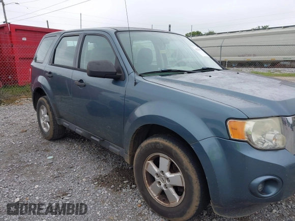 2012 Ford Escape XLS z VIN 1FMCU0C7XCKC75776, wystawiony jako IAAI lot #42510505 z przebiegiem 252 936 mil mil oraz . Historia ofert i sprzedaży dostępna na DreamBid. Obrazek 1.
