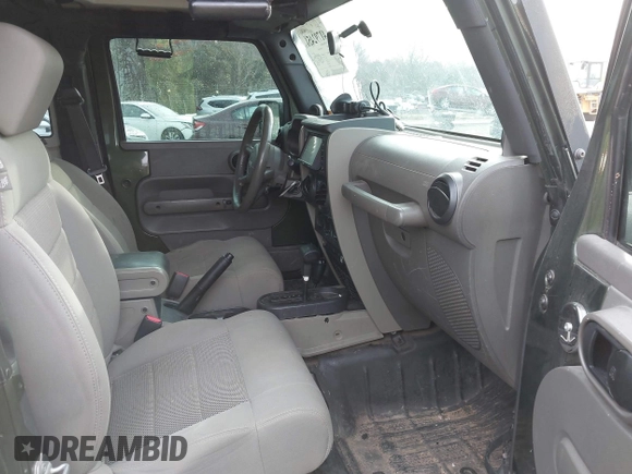 2009 Jeep Wrangler Rubicon z VIN 1J8GA64169L743008, wystawiony jako IAAI lot #41792451 z przebiegiem 142 414 mil mil oraz . Historia ofert i sprzedaży dostępna na DreamBid. Obrazek 5.