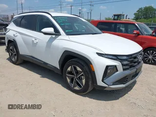 2025 Hyundai Tucson SEL z VIN 5NMJB3DE6SH461535, wystawiony jako IAAI lot #42337372 z przebiegiem 19 791 mil mil oraz . Historia ofert i sprzedaży dostępna na DreamBid. Obrazek 1.