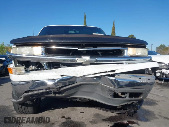 2002 Chevrolet Suburban LS with VIN 1GNEC16T32J198422, listed as a IAAI auction lot 41699753 with 204,504 mi miles. Bid and sale history available at carsss.com. Image 17.