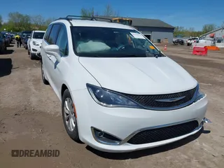 2018 Chrysler Pacifica Touring Plus z VIN 2C4RC1FG1JR109048, wystawiony jako IAAI lot #42159620 z przebiegiem 97 454 mil mil oraz . Historia ofert i sprzedaży dostępna na DreamBid. Obrazek 1.