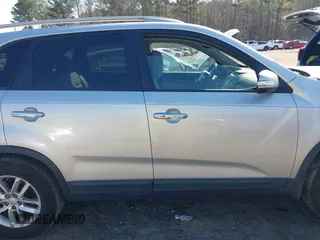 2014 Kia Sorento LX z VIN 5XYKT3A69EG437937, wystawiony jako IAAI lot #41834416 z przebiegiem 208 671 mil mil oraz . Historia ofert i sprzedaży dostępna na DreamBid. Obrazek 14.