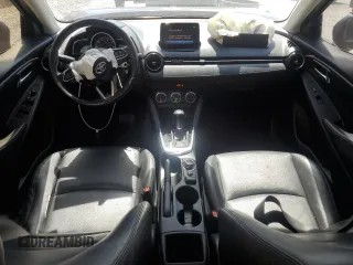 2019 Toyota Yaris L z VIN 3MYDLBYV8KY514239, wystawiony jako Copart lot #57712905 z przebiegiem 111 980 mil mil oraz Nie do naprawy • Non repairable. Historia ofert i sprzedaży dostępna na DreamBid. Obrazek 8.