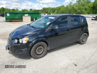 2016 Chevrolet Sonic LS z VIN 1G1JA6SH4G4110178, wystawiony jako Copart lot #56300725 z przebiegiem 128 480 mil mil oraz Szkoda całkowita • Salvage title. Historia ofert i sprzedaży dostępna na DreamBid. Obrazek 1.