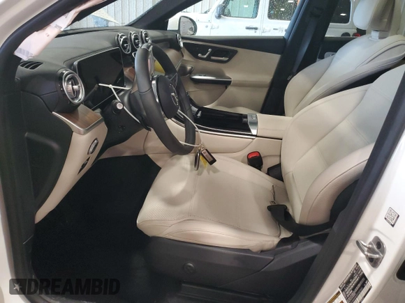 2025 Mercedes-Benz GLC 300 z VIN W1NKM4HB0SF282949, wystawiony jako Copart lot #56732965 z przebiegiem 9 971 mil mil oraz Szkoda całkowita • Salvage title. Historia ofert i sprzedaży dostępna na DreamBid. Obrazek 7.