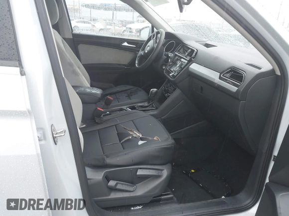 2018 Volkswagen Tiguan S z VIN 3VV1B7AX4JM121567, wystawiony jako IAAI lot #41581113 z przebiegiem Nie podano mil oraz . Historia ofert i sprzedaży dostępna na DreamBid. Obrazek 5.