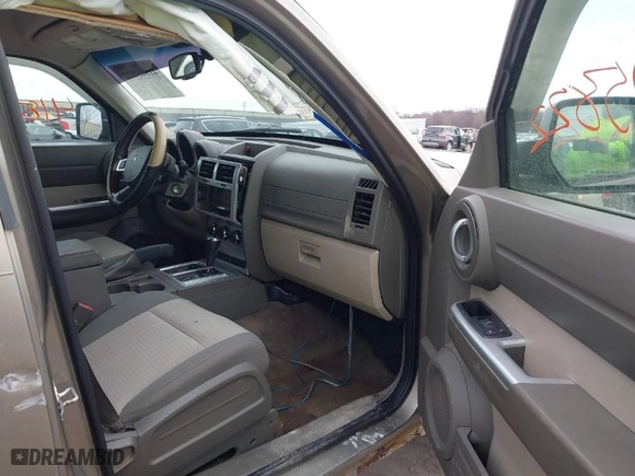 2007 Dodge Nitro SLT with VIN 1D8GU58K97W700047, listed as a IAAI auction lot 41805822 with 186,604 mi miles. Bid and sale history available at carsss.com. Image 5.