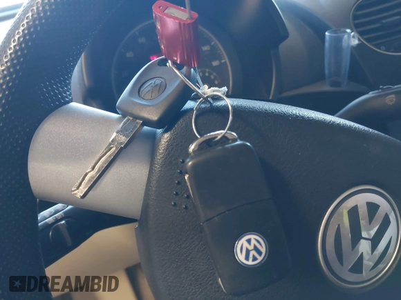 2008 Volkswagen New Beetle Coupe S with VIN 3VWRG31C18M505015, listed as a IAAI auction lot 42117855 with 52,177 mi miles. Bid and sale history available at carsss.com. Image 11.