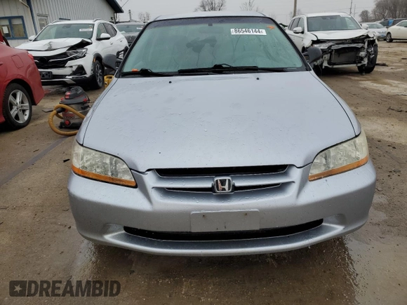 1998 Honda Accord DX z VIN 1HGCF8642WA186214, wystawiony jako Copart lot #86546144 z przebiegiem 233 786 mil mil oraz Szkoda całkowita • Salvage title. Historia ofert i sprzedaży dostępna na DreamBid. Obrazek 5.