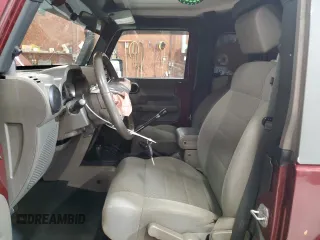 2007 Jeep Wrangler Sahara z VIN 1J4FA54127L132543, wystawiony jako Copart lot #55891995 z przebiegiem 74 616 mil mil oraz Szkoda całkowita • Salvage title. Historia ofert i sprzedaży dostępna na DreamBid. Obrazek 7.