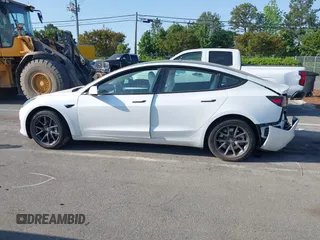 2023 Tesla Model 3 z VIN 5YJ3E1EA3PF600030, wystawiony jako IAAI lot #42052459 z przebiegiem 11 177 mil mil oraz . Historia ofert i sprzedaży dostępna na DreamBid. Obrazek 13.