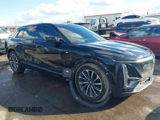 2024 Cadillac LYRIQ z VIN 1GYKPVRL9RZ111390, wystawiony jako IAAI lot #41662261 z przebiegiem 21 184 mil mil oraz . Historia ofert i sprzedaży dostępna na DreamBid. Obrazek 1.