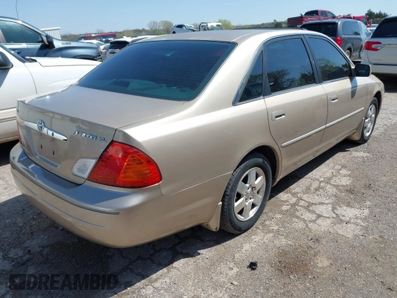 2002 Toyota Avalon XL with VIN 4T1BF28B62U261312, listed as a IAAI auction lot 41957062 with 233,443 mi miles. Bid and sale history available at carsss.com. Image 4.