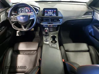 2022 Cadillac CT4-V z VIN 1G6DH5RL5N0115708, wystawiony jako Copart lot #47453785 z przebiegiem 47 152 mil mil oraz Tytuł czysty. Historia ofert i sprzedaży dostępna na DreamBid. Obrazek 8.
