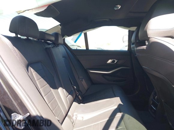2021 BMW 3 Series 330i с VIN 3MW5R1J08M8B59664, выставлен на аукционе IAAI как лот 41985489 с пробегом 30 514 миль миль и . История ставок и продаж доступна на DreamBid. Изображение 8.