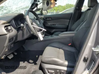 2020 Toyota C-HR LE z VIN JTNKHMBX5L1090324, wystawiony jako Copart lot #55986685 z przebiegiem 46 063 mil mil oraz Szkoda całkowita • Salvage title. Historia ofert i sprzedaży dostępna na DreamBid. Obrazek 7.