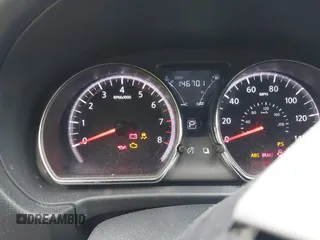 2016 Nissan Versa S z VIN 3N1CN7AP6GL868104, wystawiony jako IAAI lot #41820817 z przebiegiem 146 701 mil mil oraz . Historia ofert i sprzedaży dostępna na DreamBid. Obrazek 7.