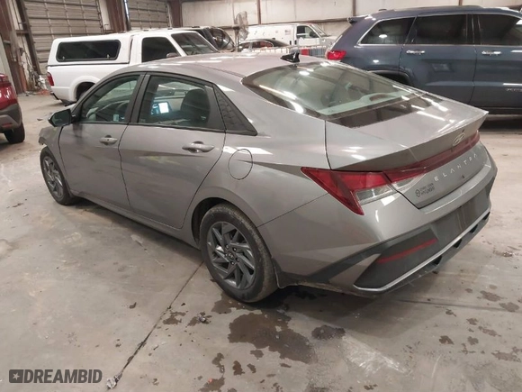 2024 Hyundai Elantra SEL with VIN KMHLM4DG5RU848022, listed as a IAAI auction lot 41600546 with 5,924 mi miles. Bid and sale history available at carsss.com. Image 3.