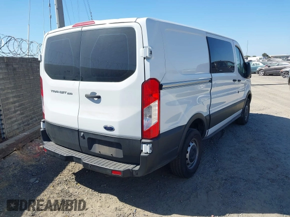 2019 Ford Transit z VIN 1FTYR1YM4KKA83624, wystawiony jako IAAI lot #42651250 z przebiegiem 118 838 mil mil oraz . Historia ofert i sprzedaży dostępna na DreamBid. Obrazek 4.