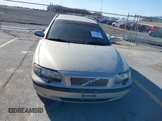2002 Volvo V70 with VIN YV1SW61R022216875, listed as a IAAI auction lot 41745657 with 202,766 mi miles. Bid and sale history available at carsss.com. Image 6.