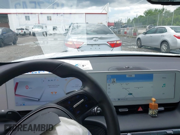 2022 Hyundai Ioniq 5 SEL with VIN KM8KN4AE4NU090938, listed as a IAAI auction lot 42507220 with 15,266 mi miles and . Bid and sale history available at DreamBid. Image 18.