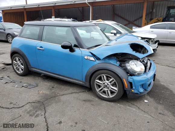 2013 MINI Cooper Hardtop S with VIN WMWSV3C57DT394245, listed as a Copart auction lot 47543305 with 49,670 mi miles and Salvage Title. Bid and sale history available at carsss.com. Image 4.