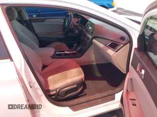 2015 Hyundai Sonata SE z VIN 5NPE24AF1FH185293, wystawiony jako IAAI lot #42465714 z przebiegiem 204 099 mil mil oraz . Historia ofert i sprzedaży dostępna na DreamBid. Obrazek 5.
