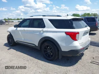 2020 Ford Explorer Platinum z VIN 1FM5K8HC2LGB75970, wystawiony jako IAAI lot #42369219 z przebiegiem 61 716 mil mil oraz . Historia ofert i sprzedaży dostępna na DreamBid. Obrazek 3.