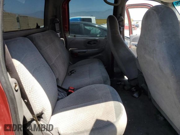 2001 Ford F-150 XLT с VIN 1FTRW07L01KF03457, выставлен на аукционе Copart как лот 60086725 с пробегом 205 917 миль миль и Списание • Salvage title. История ставок и продаж доступна на DreamBid. Изображение 10.