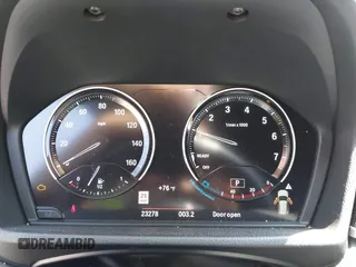 2021 BMW X1 sDrive28i z VIN WBXJG7C01M3M73496, wystawiony jako IAAI lot #42132005 z przebiegiem 23 278 mil mil oraz . Historia ofert i sprzedaży dostępna na DreamBid. Obrazek 7.