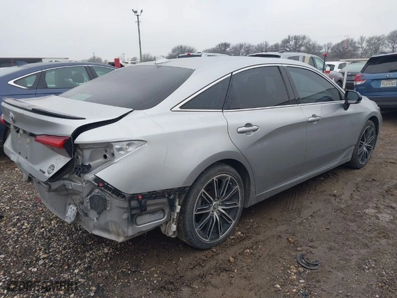 2019 Toyota Avalon XLE with VIN 4T1BZ1FB8KU006035, listed as a IAAI auction lot 41591179 with 111,917 mi miles. Bid and sale history available at carsss.com. Image 4.