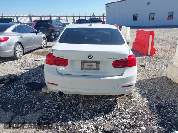 2017 BMW 3 Series 320i z VIN WBA8E1G50HNU14757, wystawiony jako IAAI lot #40429182 z przebiegiem 118 032 mil mil oraz . Historia ofert i sprzedaży dostępna na DreamBid. Obrazek 16.