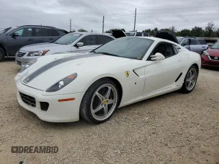 2010 Ferrari 599 z VIN ZFF60FCA0A0173683, wystawiony jako Copart lot #74913514 z przebiegiem Nie podano mil oraz Szkody całkowita. Historia ofert i sprzedaży dostępna na DreamBid. Obrazek 1.