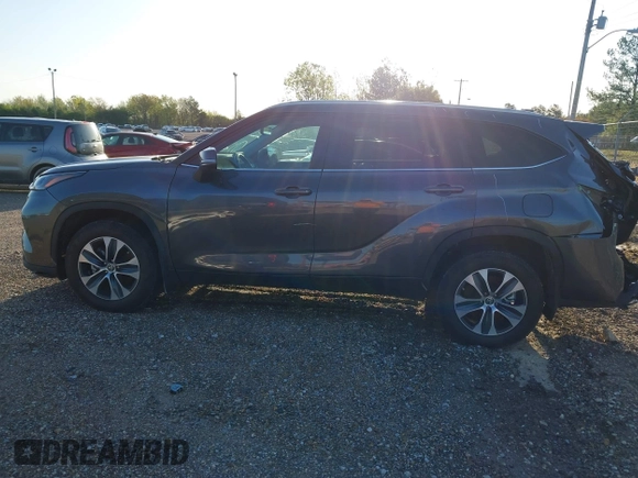 2024 Toyota Highlander LE z VIN 5TDKDRAH0RS528587, wystawiony jako IAAI lot #42002196 z przebiegiem 9 363 mil mil oraz . Historia ofert i sprzedaży dostępna na DreamBid. Obrazek 14.